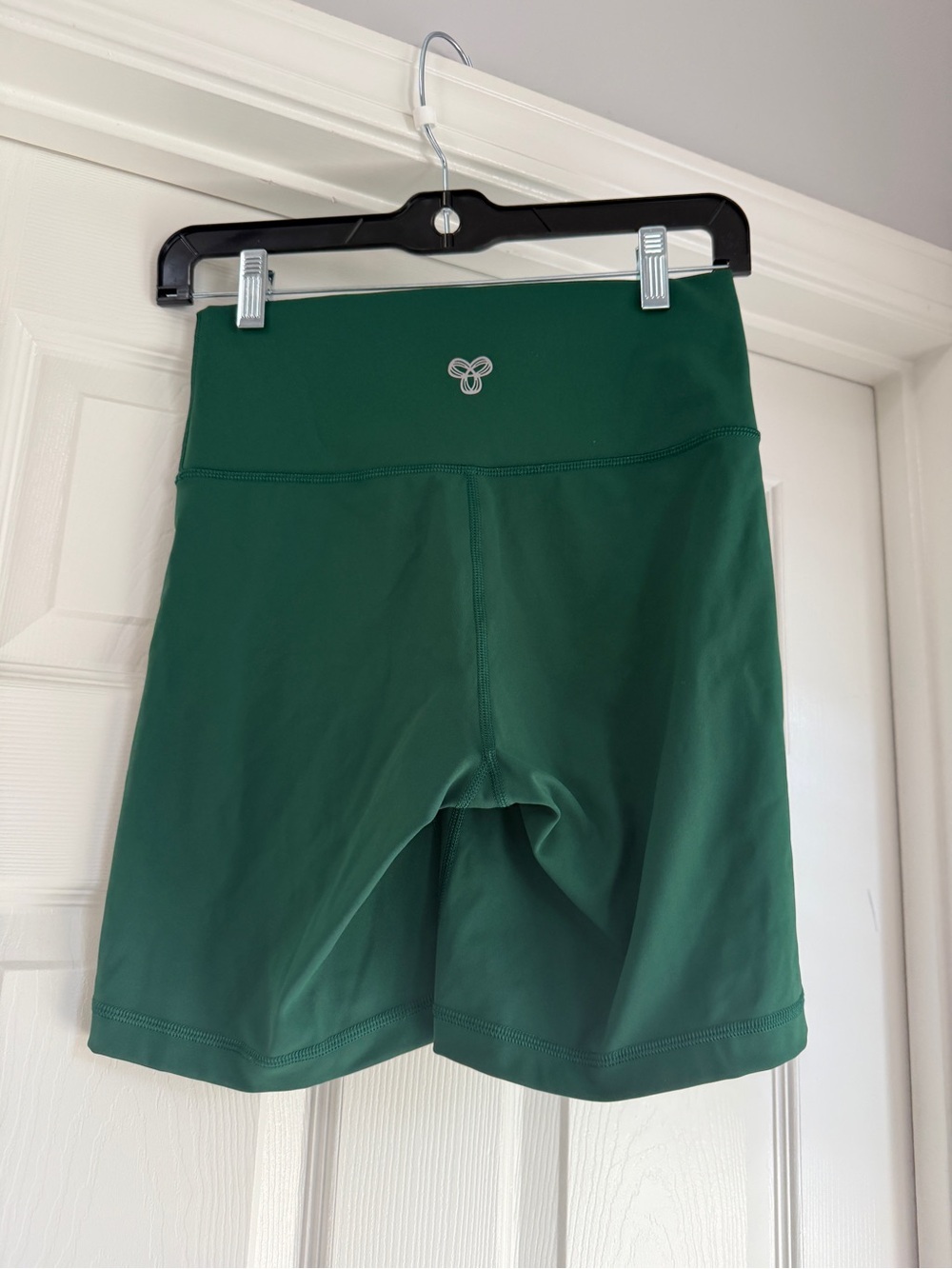 Aritzia TNA Ivy League Green Atmosphere High-Rise Athletic Biker Shorts - Picture 2 of 4